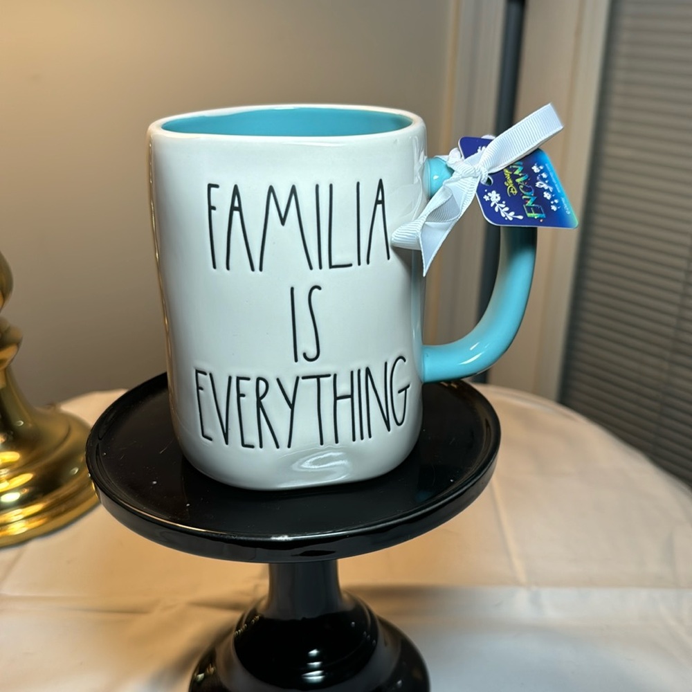 Rae Dunn Familia is Everything coffee/tea mug